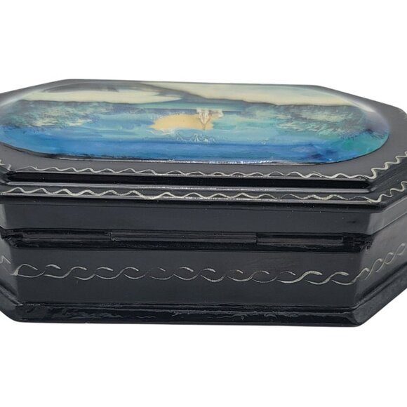 Handpainted Russian Lacquer Box - Picture 3 of 6